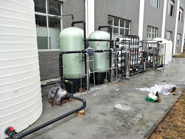 4噸每小(xiǎo)時(shí)雙級反滲透設備